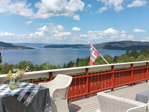 Outdoor dining - 8 Person Holiday Home in Klokkarstua (Asker)
