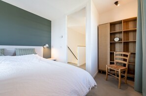 House | 3 bedrooms, individually furnished, bed sheets