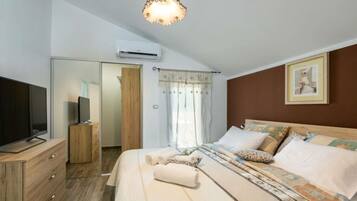 Villa | 2 bedrooms, individually furnished, iron/ironing board