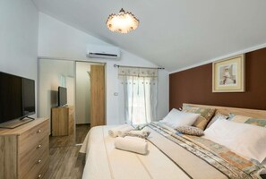 Vila | 2 quartos, individualmente mobiliados, ferros/tábuas de passar roupa