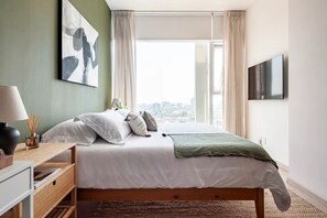 2 bedrooms, desk, iron/ironing board, travel crib - Exquisite Condesa Oasis: Stunning Views, Pool & Gym (Ciudad de México)
