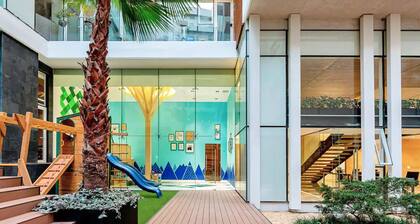 Exquisite Condesa Oasis: Stunning Views, Pool & Gym