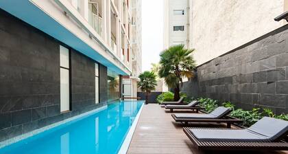Exquisite Condesa Oasis: Stunning Views, Pool & Gym