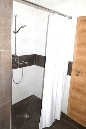 Bathroom - Meyerhoff No. 1 Modern Retreat (Norden)