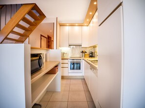 Apartment | Private kitchen | Electric kettle, toaster
