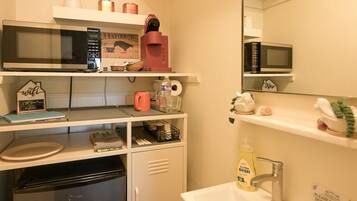 The Crow`s Nest Mini/Wet Bar