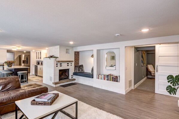 TV, fireplace, DVD player, books