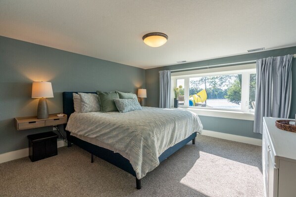 4 bedrooms, iron/ironing board, travel crib, free WiFi