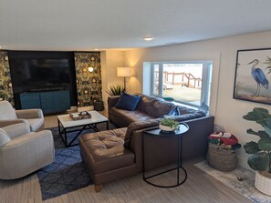TV, fireplace, DVD player, books