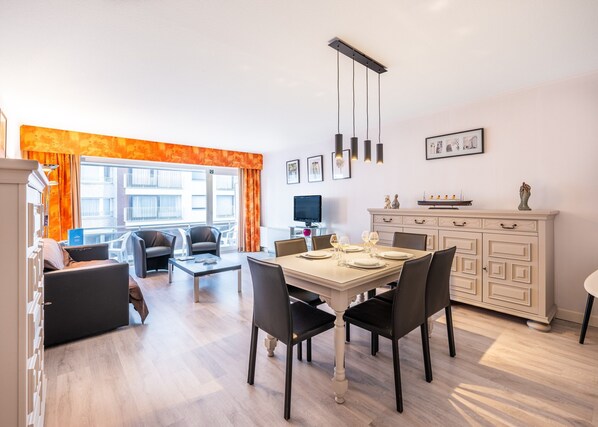 Apartment | Dining