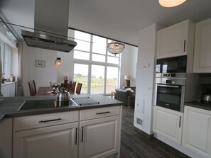 House | Private kitchen | Oven, electric kettle, toaster, high chair - To"n Luchtfuer Comfortable Holiday Residence (Trent)