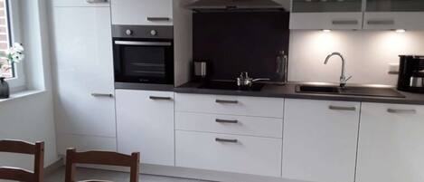 Apartment | Eigene Küche | Ofen, Wasserkocher, Toaster