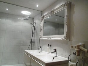 Apartment | Bathroom | Towels - Lake Constance Hearts (Meersburg)