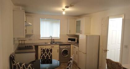 The Flat - few minutes from Wolverhampton train station. Ideal for family of 5