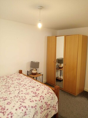 2 Schlafzimmer, Bügeleisen/Bügelbrett, WLAN, Bettwäsche