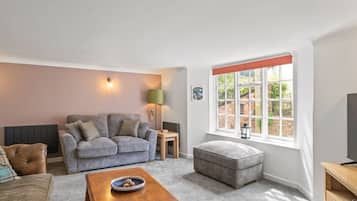 TV, peis, DVD-spiller og kontorer