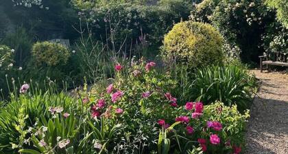 Modern Apartment in an 18th Century Cottage