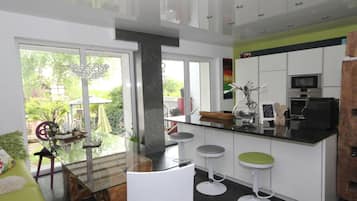 Apartment | Private kitchen | Oven, toaster