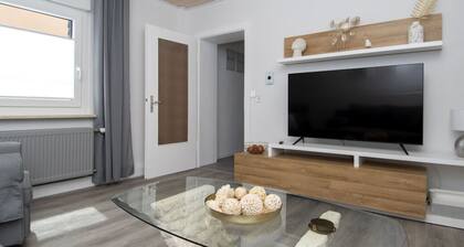 Elas Place Modern Retreat