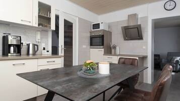 Ferienhaus | Eigene Küche | Ofen, Wasserkocher, Toaster