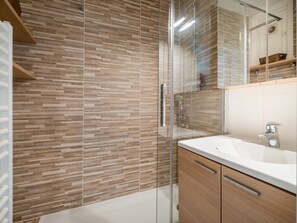 Apartment | Bathroom - Apartment in Belgium Near St-andre Dunes (Koksijde)