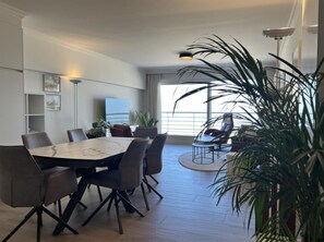 Apartment | Dining - Cozy Beachfront Retreat (De Haan)