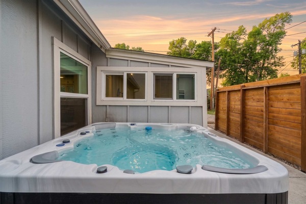 Outdoor spa tub