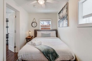 1 Schlafzimmer, Schreibtisch, Reisekinderbett, WLAN