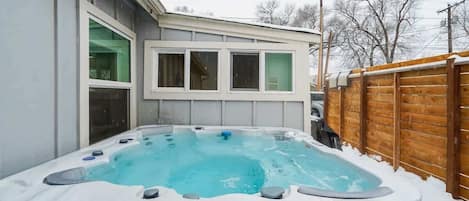 Bain à remous extérieur