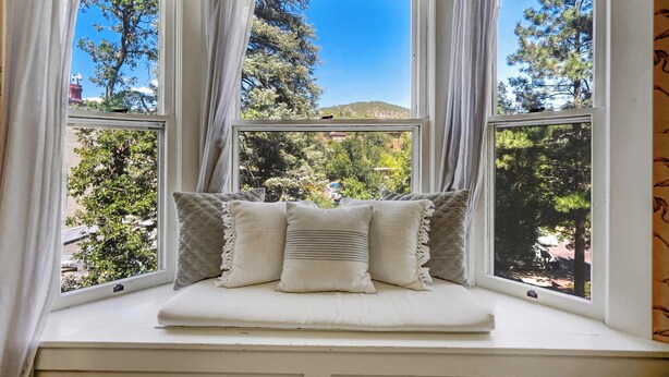 Interior - The Avenue! Historic Mansion in DT Manitou Springs (Manitou Springs)