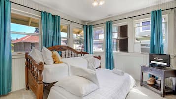 9 bedrooms, desk, iron/ironing board, travel cot