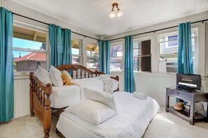 9 bedrooms, desk, iron/ironing board, WiFi