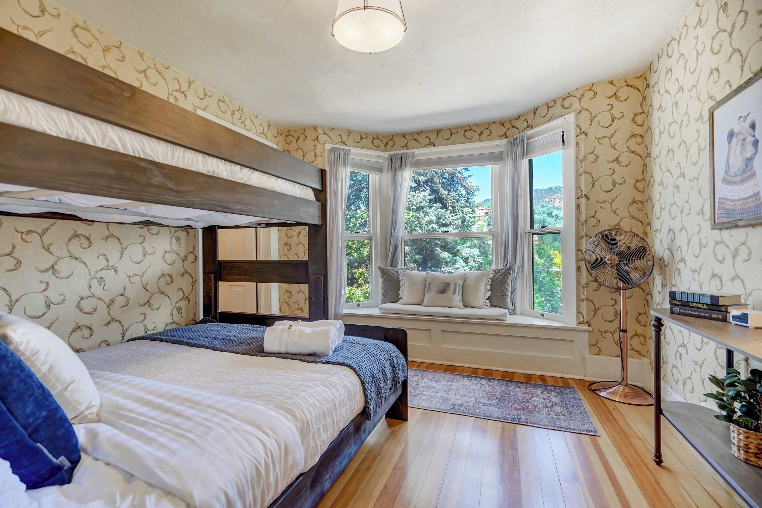 9 bedrooms, desk, iron/ironing board, travel crib