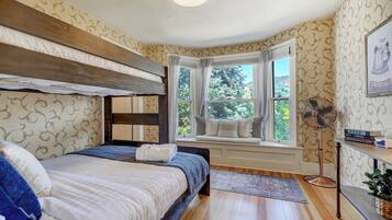 9 bedrooms, desk, iron/ironing board, travel crib