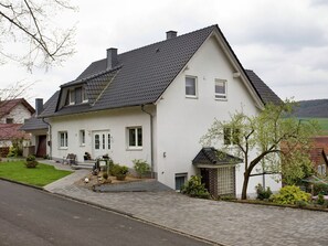 Apartment | Exterior - Schone Ferienwohnung mit Terrasse in Homberg (Homberg)
