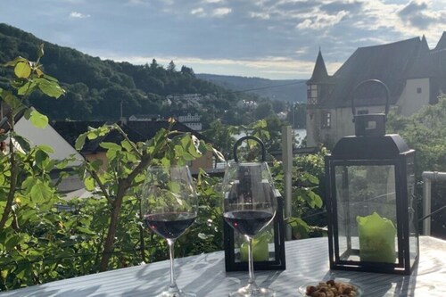 Holiday Apartment by the Pond