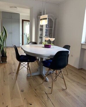 Dining - Holiday Apartment by the Pond (Kamp-Bornhofen)
