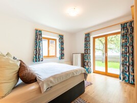 1 habitación, muebles diferentes y ropa de cama 