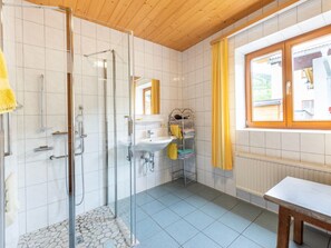 Apartment | Bathroom | Towels