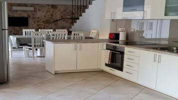 Ferienhaus | Eigene Küche | Kühlschrank, Mikrowelle, Ofen, Herdplatte