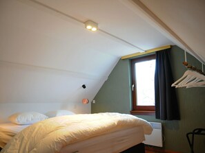 House | 2 bedrooms, individually furnished, bed sheets - Cottage by Lake in Vielsalm With Sauna (Vielsalm)