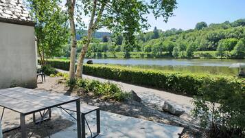 House | Outdoor dining