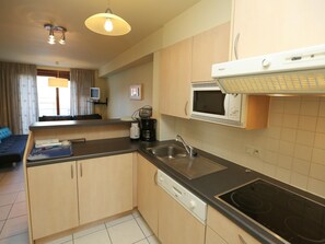 Private kitchen - Stylish Stay by the Seafront (Middelkerke)