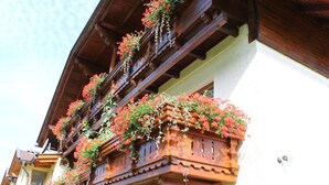 A traditional wooden balcony with flower boxes. - Apartment in Tropolach With Sauna (Hermagor-Pressegger See)