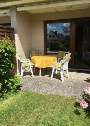 Outdoor dining - Holiday Home Next Door to Busum (Büsum)