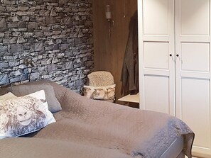 3 habitaciones y muebles diferentes 