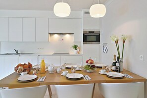 Apartment | Private kitchen | Highchair - Apartment Nieuwpoort Near Beach and Marina (Nieuwpoort)