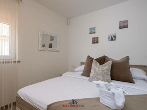 Villa | 5 bedrooms, individually furnished, iron/ironing board - Villa Samuel Comfortable Holiday Residence (Porec)
