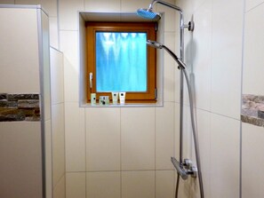 Appartement | Salle de bain | Séchoir à cheveux, serviettes fournies