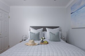 3 bedrooms, iron/ironing board, Internet, bed sheets